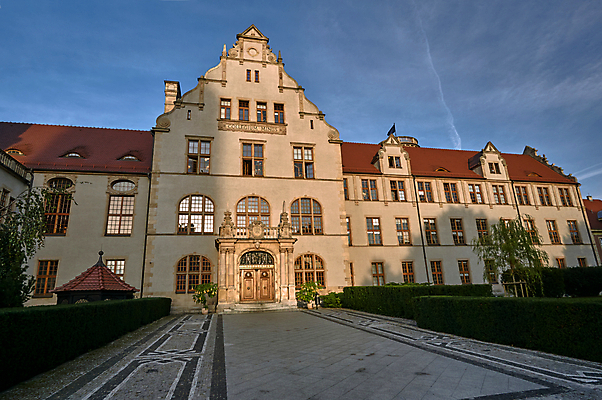 포토 JPG 해외이미지 구름 유럽 건축양식 창문 하늘 거리 사람없음 탑 기둥 도시 대학교 폴란드 해외202004 해외포토 자연요소 건축물 건축 나라 학교 파일형식 이미지허브