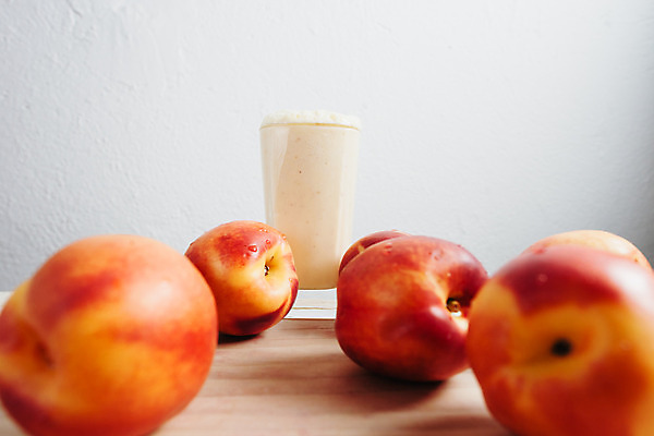 포토 JPG 해외이미지 라이프스타일 열매 음료 음식 백그라운드 다이어트 유리 탁자 건강 사람없음 목재 주스 우유 에너지 물방울 신선 칵테일 달콤 매끈함 혼합 갈증 복숭아 요거트 쉐이크 떨림 단백질 살구 스무디 천도복숭아 해외202004 해외포토 나무 식물 가구 과일 재료 모션 재질 유제품 주류 생활 감각 맛 영양소 파일형식 이미지허브