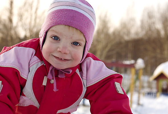 포토 JPG 해외이미지 백인 계절 행복 얼굴 어린이 포즈 겨울 장난 가족 놀이 건강 한명 미소 사람 야외 청춘 추위 코트 흰색 작음 캡모자 해외202004 해외포토 서양인 모자_잡화 1 감정 컬러 컨셉 관계 표정 신체부위 외투 크기 파일형식 이미지허브