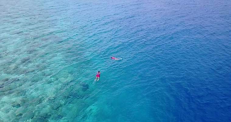 포토 JPG 해외이미지 모래 파도 바다 섬 자연 하늘 표면 추상 휴가 안테나 풍경 사람없음 물 여름 파란색 모래사장 맑음 흰색 모래언덕 질감 석호 몰디브 드론 터키석 파라다이스 해외202004 해외포토 자연요소 계절 아시아 컬러 무늬 통신 날씨 보석 언덕 생태계 파일형식 이미지허브