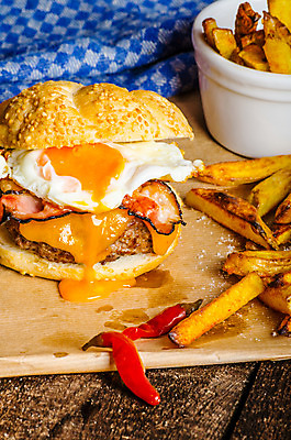 포토 JPG 해외이미지 음식 백그라운드 토마토 채소 고추 양파 치즈 주택 파프리카 샌드위치 육류 요리 사람없음 식당 계란 식사 저녁식사 샐러드 소고기 튀김 햄버거 흰색 신선 클래식 맛 그릴 상추 바비큐 속도 매움 깨 점심식사 바이오 번 치즈버거 할라피뇨 해외202004 해외포토 빵 컬러 컨셉 식재료 주방용품 유제품 패스트푸드 건물 상점 알 조미료 파일형식 이미지허브