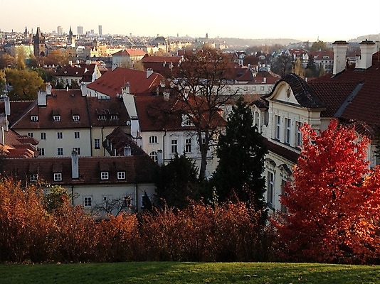 포토 JPG 해외이미지 계절 여행 건축양식 지붕 날씨 풍경 사람없음 건물 도시풍경 가을 도시 건축가 예측 옥상 장면 프라하 타운 스카이라인 발견 해외202004 해외포토 직업 건축물 건축 컨셉 체코 파일형식 이미지허브