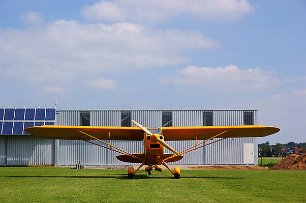 포토 JPG 해외이미지 교통시설 하늘 비행기 사람없음 컵 파란색 노란색 수확 클래식 공항 항공 대패 옛날 해외202004 해외포토 식기 컬러 교통 컨셉 농업 항공교통 대중교통 시설 파일형식 이미지허브