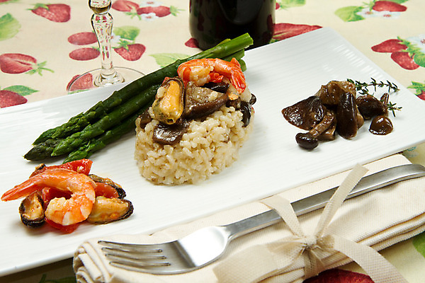 포토 JPG 해외이미지 접시 음식 토마토 채소 탁자 밥 새우 산 요리 사람없음 식당 버섯 흰색 맛 해산물 아스파라거스 홍합 레시피 성분 꿀 리조또 해외202004 해외포토 식기 컬러 가구 컨셉 어패류 갑각류 상점 파일형식 이미지허브