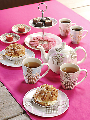 포토 JPG 해외이미지 주간 접시 음식 유리 탁자 샌드위치 사람없음 세로 하이앵글 케이크 식당 주스 펼침 축하 생일 사발 오렌지주스 컵케이크 풍선 젤리 다과 해외202004 해외포토 자연요소 식기 기념일 음료 뷰포인트 가구 컨셉 모션 재질 디저트 상점 사기그릇 과일주스 파일형식 이미지허브