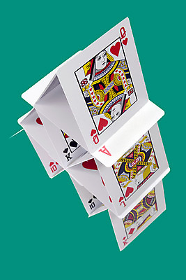 포토 JPG 해외이미지 컨셉 성공 주택 사람없음 쌓기 탑 게임 신용카드 행운 도박 위험 카지노 피라미드 여왕 고립 정물화 취급주의 평형 해외202004 해외포토 건축물 모션 놀이 경고 건물 금융 수영 그림 랜드마크 파일형식 이미지허브