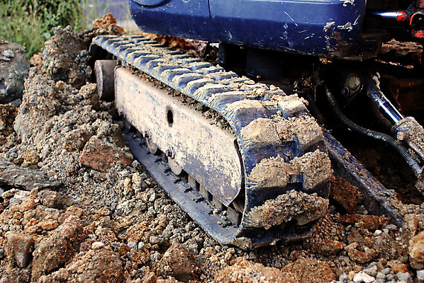 포토 JPG 해외이미지 산업 사람없음 건물 금속 기계 흙 거친 파편 진흙 땅바닥 선로 해외202004 해외포토 건축물 재질 바닥 파일형식 이미지허브