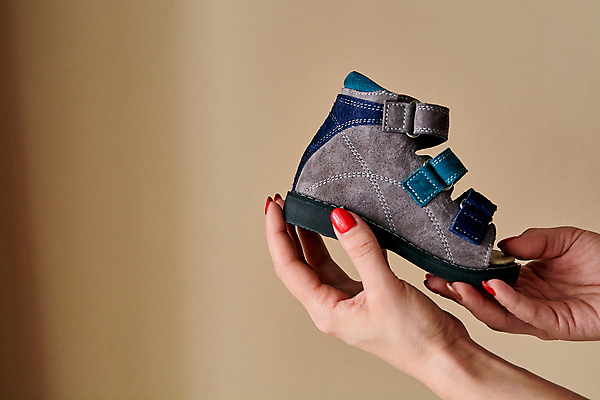 포토 JPG 해외이미지 모양 옷 어린이 스포츠 백그라운드 신발 2 발 부츠 건강 사람 사람없음 치료 파란색 상점 놀이방 아기 쌍 샌들 작음 가죽 묘사 고무 테라피 조절 고립 양발 정형외과 스타일 유일 해외202004 해외포토 컬러 의학 병원 신체부위 뷰티 크기 파일형식 이미지허브