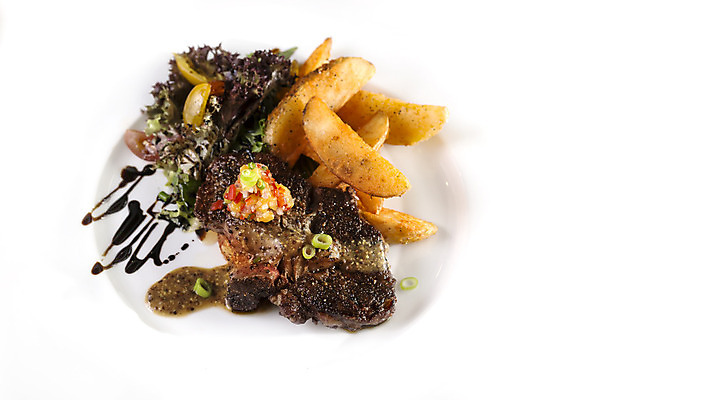 포토 JPG 해외이미지 접시 음식 백그라운드 토마토 채소 감자 육류 스테이크 요리 비프스테이크 사람없음 초록색 식당 식사 저녁식사 샐러드 소고기 튀김 흰색 중앙 그릴 바비큐 자르기 굽기 먹기 허리 서빙 후추 로즈메리 프랑스어 점심식사 고립 등심 해외202004 해외포토 문자 식기 컬러 식재료 모션 주방용품 서양음식 신체부위 상점 구이 허브 향신료 파일형식 이미지허브