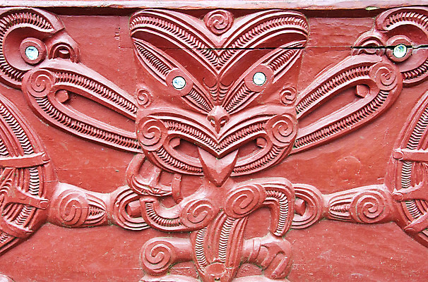 포토 JPG 해외이미지 전통 문화 얼굴 조각 새로움 가면 미술 사람없음 목재 빨간색 숫자 흰색 혀 뉴질랜드 태평양 전사 부족 핸드메이드 해외202004 해외포토 나무 문자 바다 컬러 컨셉 재료 문화예술 신체부위 입 오세아니아 파일형식 이미지허브