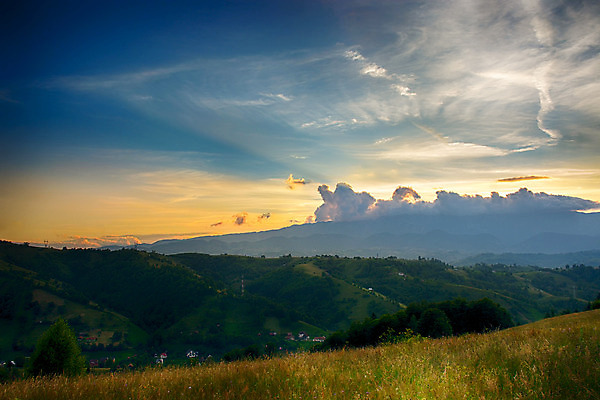 포토 JPG 해외이미지 나무 구름 계절 도로 여행 백그라운드 밭 자연 하늘 아침 산 파노라마 풍경 사람없음 야외 초록색 여름 빛 컬러풀 햇빛 태양 일출 환경 계곡 일몰 새벽 가을 시골 저녁 숲 언덕 루마니아 내추럴 절정 해외202004 해외포토 주간 자연요소 식물 유럽 길 컬러 농업 교통시설 촬영기법 노을 야간 생태계 파일형식 이미지허브