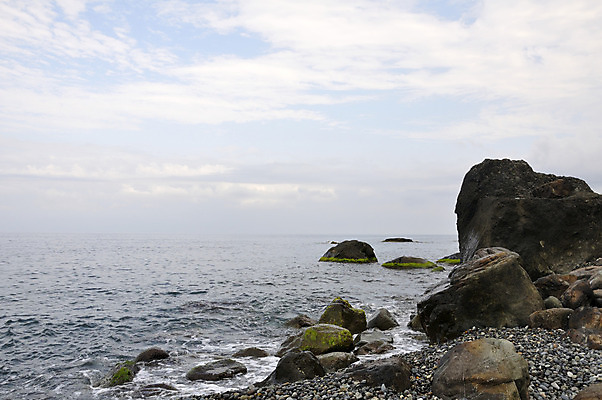 포토 JPG 해외이미지 구름 바다 자연 하늘 풍경 사람없음 물 바위 흐림 해외202004 해외포토 자연요소 날씨 돌_바위 생태계 파일형식 이미지허브