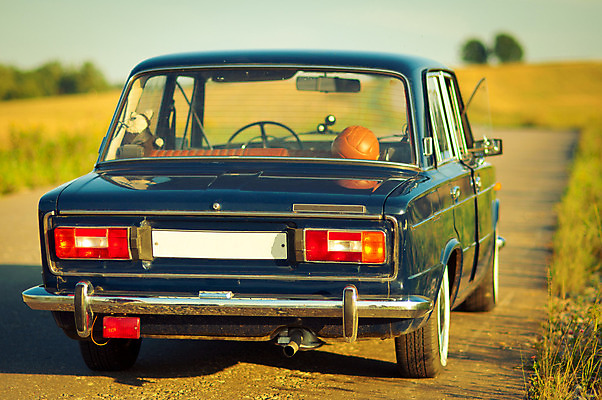 포토 JPG 해외이미지 나무 자동차 사람없음 파란색 빛 일출 금속 일몰 복고 러시아 광택 모터 러시아인 복원 소비에트 옛날 자동 조율 회복 해외202004 해외포토 서양인 식물 유럽 육상교통 컬러 컨셉 재질 노을 파일형식 이미지허브