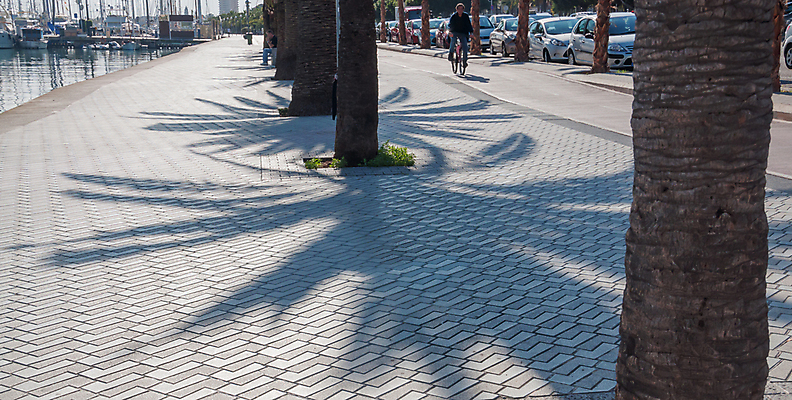 포토 JPG 해외이미지 나무 자동차 자연 날씨 거리 풍경 사람없음 야외 물 여름 야자수 가을 신선 도시 스페인 11월 지중해 내추럴 해외202004 해외포토 자연요소 식물 계절 유럽 육상교통 바다 날짜 생태계 파일형식 이미지허브