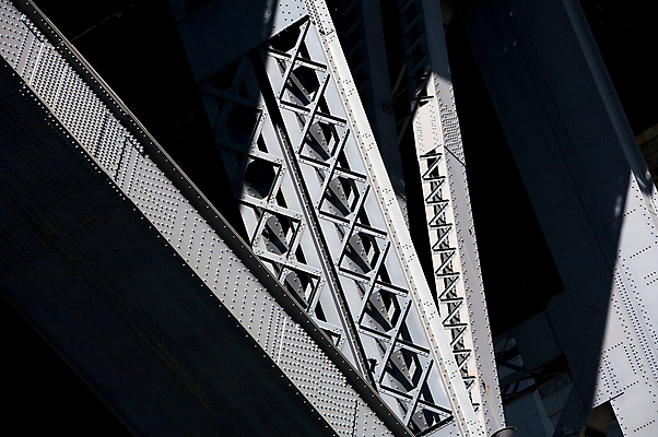 포토 JPG 해외이미지 산업 도로 상징 여행 컨셉 건축양식 교통시설 미래 거리 사람없음 야외 건물 강 도시풍경 금속 항구 검은색 회색 흰색 도시 고속도로 도심 접속 철 묘사 각도 볼트 공학 철강 해외202004 해외포토 건축물 교육 건축 길 컬러 교통 재질 풍경 공구 시설 파일형식 이미지허브