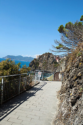 포토 JPG 해외이미지 공원 파도 바다 휴가 안테나 국립공원 풍경 사람없음 마을 이탈리아 절벽 하이킹 세계문화유산 부식 5 암초 전국 해외202004 해외포토 공공시설 유럽 통신 레저 숫자 문화재 파일형식 이미지허브