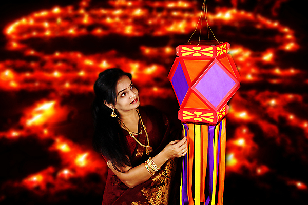 포토 JPG 해외이미지 전통 여자 아시아 문화 한명 동양인 컬러풀 축제 등불 인디언 인도인 해외202004 해외포토 외국인 1 나라 컬러 조명 아메리카 사람 인종 파일형식 이미지허브