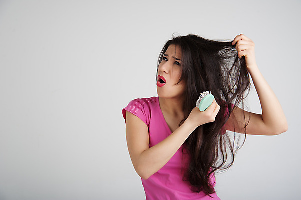 포토 JPG 해외이미지 백인 모델 1 손 여자 감정 얼굴 신체 스트레스 건강 한명 사람 성인 약 머리 검은색 놀람 표현 머리빗 질병 준비 문제 돌봄 압력 적자 해외202004 해외포토 서양인 컬러 의학 모션 표정 신체부위 미용용품 파일형식 이미지허브