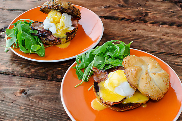 포토 JPG 해외이미지 접시 영어 음식 빵 캐나다 채소 오렌지 아침 영국 치즈 샌드위치 건강 육류 돼지고기 사람없음 노란색 계란 식사 주스 샐러드 튀김 껍질 맛 아침식사 만취 속도 햄 브런치 토스트 주말 머핀 토핑 베이컨 버터 노른자 점심식사 루꼴라 스크램블 핸드메이드 해외202004 해외포토 주간 문자 식기 유럽 음료 컬러 컨셉 북아메리카 과일 식재료 유제품 알 계란요리 술취함 파일형식 이미지허브