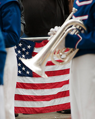 포토 JPG 해외이미지 장갑 유니폼 바지 뿔 고등학교 사람없음 빨간색 축제 미국 흰색 깃발 성조기 군용 트럼펫 독립기념일 해외202004 해외포토 잡화 옷 기념일 컬러 북아메리카 학교 하의 군대 국기 금관악기 독립 파일형식 이미지허브