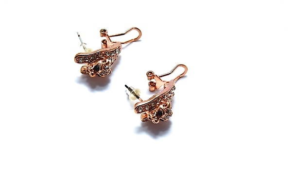 포토 JPG 해외이미지 라이프스타일 여자 사람 소녀 성인 사람없음 유행 귀걸이 흰색 반지 화려 재산 황금 우아함 은색 보석 다이아몬드 보물 고립 해외202004 해외포토 어린이 컬러 컨셉 장신구 생활 금융 광석 파일형식 이미지허브