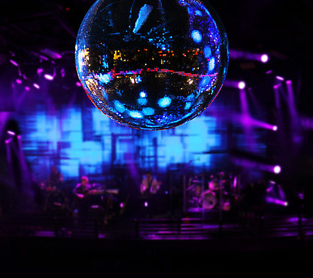 포토 JPG 해외이미지 음악 백그라운드 공 사람없음 반사 파티 축제 소리 콘서트 거울 무대 악단 야간 클럽 디스코 쇼 생존 해외202004 해외포토 자연요소 문화예술 이벤트 공연 춤 파일형식 이미지허브