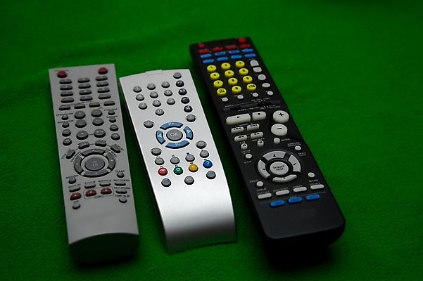 포토 JPG 해외이미지 거실 통신 버튼 휴식 아파트 주택 실내 사람없음 내부 초록색 전자제품 세트 텔레비전 기계 방 잡기 변화 닫기 영화관 손목시계 언론 멀리 스위치 리빙 동영상 관리자 제어 채널 프로그램 많음 해외202004 해외포토 시계 컬러 컨셉 장신구 모션 건물 극장 파일형식 이미지허브