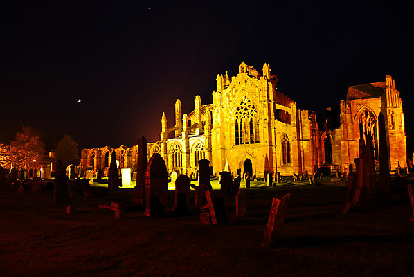 포토 JPG 해외이미지 나무 유럽 벤치 조명 잔디 사람없음 교회 야간 수도원 천연기념물 수녀원 파멸 스코틀랜드 해외202004 해외포토 자연요소 식물 나라 컨셉 의자 종교건축 영국 건물 파일형식 소멸 이미지허브
