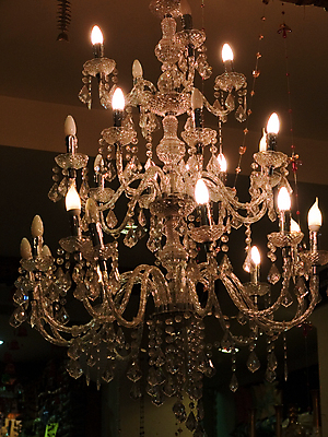 포토 JPG 해외이미지 조명 실내 사람없음 화려 고급 우아함 크리스탈 샹들리에 해외202004 해외포토 컨셉 내부 광석 파일형식 이미지허브