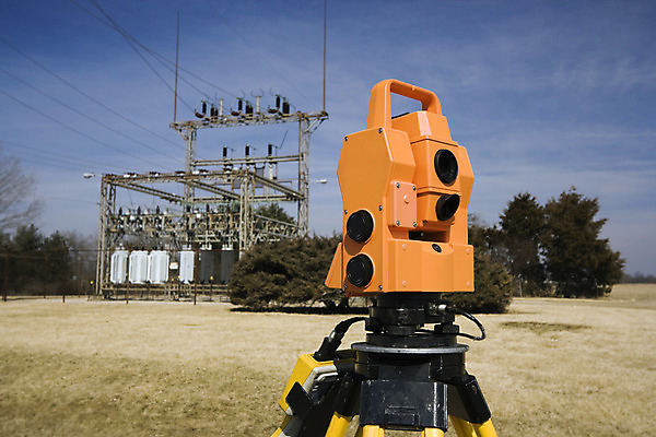포토 JPG 해외이미지 도로 지도 노동자 사람없음 장비 작업 엔지니어 목표 로봇 측정 지형 노력 삼각대 공학 GPS 변압기 시카고 측량사 프리즘 해외202004 해외포토 직업 교육 길 컨셉 교통시설 미국 기술자 광학기기 파일형식 이미지허브