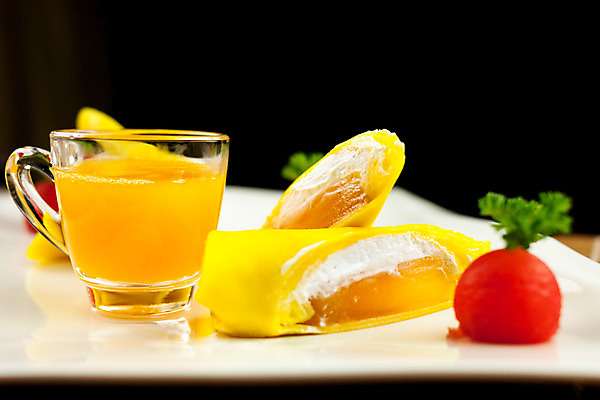 포토 JPG 해외이미지 유럽 음식 잎 아침 디저트 요리 사람없음 초록색 노란색 케이크 검은색 식사 신선 뜨거움 황금 달콤 맛 아침식사 낟알 굽기 먹기 민트 크림 롤 서빙 망고 팬케이크 얇은 접기 핸드메이드 크레이프 해외202004 해외포토 주간 식물 나라 컬러 컨셉 모션 구이 허브 열대과일 파일형식 이미지허브