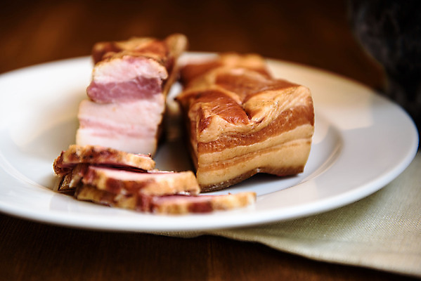 포토 JPG 해외이미지 접시 음식 분홍색 조각 백그라운드 재료 고추 육류 돼지고기 사람없음 목재 갈색 흰색 맛 아침식사 자르기 향신료 냅킨 햄 베이컨 해외202004 해외포토 나무 식기 컬러 컨셉 채소 식재료 모션 식사 향미료 파일형식 이미지허브