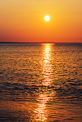 포토 JPG 해외이미지 구름 파도 바다 자연 하늘 아침 휴식 파노라마 풍경 사람없음 야외 물 파란색 빛 햇빛 태양 일출 침묵 일몰 광선 서핑 떨어짐 저녁 즐거움 장면 분무기 수평선 해외202004 해외포토 주간 자연요소 감정 컬러 컨셉 촬영기법 노을 소리 수상스포츠 야간 생태계 파일형식 이미지허브