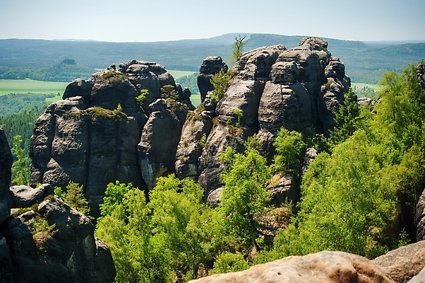 포토 JPG 해외이미지 나무 구름 공원 유럽 여행 백그라운드 자연 하늘 산 풍경 사람없음 야외 목재 초록색 여름 파란색 여행객 계곡 바위 시골 숲 스위스 언덕 암초 체코 사암 내추럴 보헤미아 전국 절정 해외202004 해외포토 자연요소 식물 계절 공공시설 나라 컬러 재료 사람 돌_바위 생태계 파일형식 이미지허브