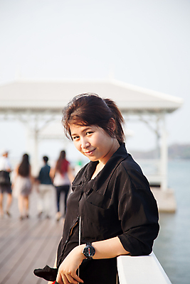 포토 JPG 해외이미지 나무 백인 모델 1 라이프스타일 긴머리 계절 공원 여자 바다 포즈 백그라운드 신체 태국 자연 하늘 휴가 휴식 한명 사람 동양인 풍경 성인 야외 목재 물 여름 햇빛 봄 시골 내추럴 스타일 해외202004 해외포토 자연요소 서양인 식물 헤어스타일 공공시설 아시아 컨셉 재료 인종 생활 태양 생태계 파일형식 이미지허브