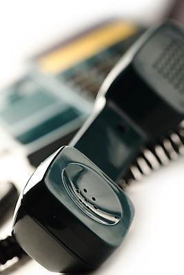 포토 JPG 해외이미지 선 통신 사람없음 스마트폰 사무실 디지털 스크린 장비 클래식 코드 연결 플라스틱 전화기 수화기 서비스 싱글 부름 튜브 다이얼 고립 구식 옛날 키패드 해외202004 해외포토 컨셉 비즈니스 모션 재질 핸드폰 스마트기기 파일형식 이미지허브