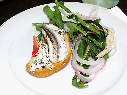 포토 JPG 해외이미지 음식 빵 어류 사람없음 파란색 요식업 식당 샐러드 상추 브루스케타 해외202004 해외포토 산업 컬러 채소 상점 수중동물 파일형식 이미지허브