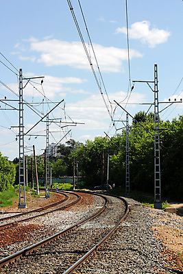 포토 JPG 해외이미지 나무 도로 길 여행 백그라운드 잎 자연 거리 풍경 사람없음 초록색 여름 환경 침묵 기차 가을 기둥 신선 파편 숲 통로 장면 철사 내추럴 깊이 되감기 방법 선로 특별함 해외202004 해외포토 식물 계절 건축 육상교통 컬러 컨셉 교통시설 대중교통 소리 생태계 파일형식 이미지허브