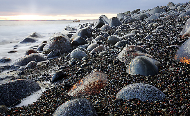 포토 JPG 해외이미지 계절 파도 바다 분홍색 백그라운드 겨울 자연 하늘 따뜻함 노르웨이 풍경 사람없음 야외 빨간색 물 파란색 빛 태양 반사 일출 흐름 안개 바위 흰색 닫기 저녁 묘사 분무기 해외202004 해외포토 자연요소 유럽 컬러 컨셉 모션 날씨 노을 돌_바위 야간 생태계 파일형식 이미지허브