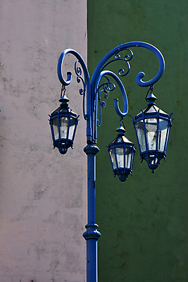 포토 JPG 해외이미지 선 벽 곡선 가로등 유리 추상 벽돌 그림자 사람없음 초록색 파란색 빛 갈색 검은색 페인트 흰색 램프 점 얼룩 센터 티켓 철 타일 철강 해외202004 해외포토 공공시설 컬러 무늬 재질 조명 파일형식 이미지허브