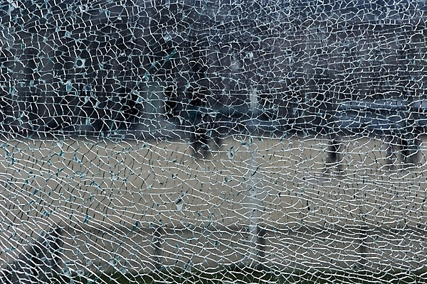 포토 JPG 해외이미지 디자인 벽 백그라운드 창문 유리 표면 추상 오리 사람없음 파란색 손상 흰색 구멍 투명 파편 크리스탈 질감 슛 결정체 깨짐 특별함 해외202004 해외포토 컬러 컨셉 무늬 재질 조류 광석 파일형식 이미지허브