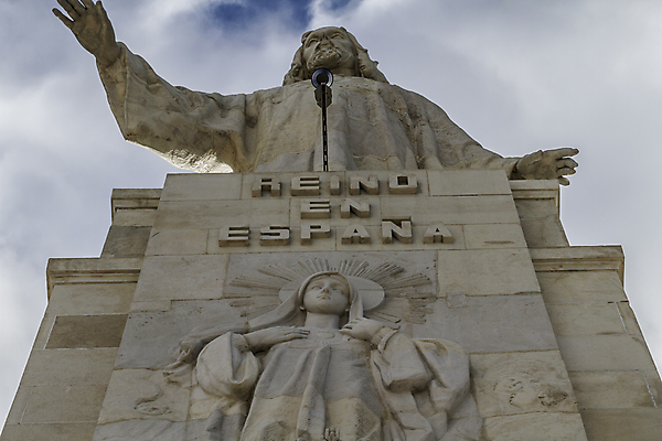 포토 JPG 해외이미지 손 기독교 종교 컨셉 관계 천사 함께함 창조 미술 사람없음 조각상 탑 검은색 성경 희망 터치 천주교 종 도움 영혼 스페인 구출 클래식 닫기 연결 집중 승진 돌봄 르네상스 마드리드 신앙심 헬프 해외202004 해외포토 건축물 감정 유럽 컬러 종교용품 모션 문화예술 신체부위 조형물 파일형식 이미지허브