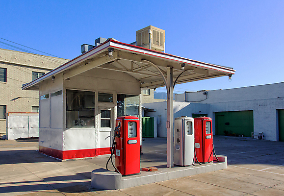 포토 JPG 해외이미지 산업 여행 일러스트 비즈니스 건축양식 교통시설 자동차 사람없음 건물 빨간색 미국 에너지 수확 골동품 흰색 도시 역사 클래식 역 휘발유 석유 서비스 사인 복고 탱크 연료 가스 펌프 구식 길가 노즐 옛날 자동 차고 해외202004 해외포토 건축물 건축 육상교통 컬러 교통 컨셉 북아메리카 농업 시설 파일형식 이미지허브