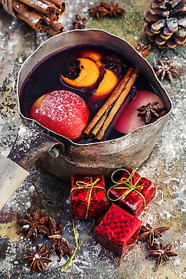 포토 JPG 해외이미지 크리스마스 과일 잔 실내 사람없음 칵테일 달콤 시나몬스틱 뱅쇼 해외202004 팔각회향 해외포토 식기 기념일 주류 내부 와인 맛 향신료 시나몬 파일형식 이미지허브