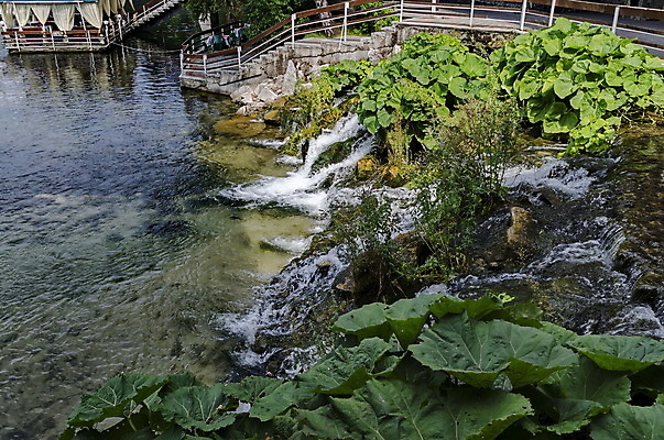 포토 JPG 해외이미지 나무 식물 호수 여행 비즈니스 건축양식 자연 휴식 파노라마 풍경 사람없음 건물 물 반사 식당 봄 바위 불가리아 해외202004 해외포토 자연요소 건축물 계절 건축 컨셉 촬영기법 상점 돌_바위 생태계 파일형식 남유럽 이미지허브