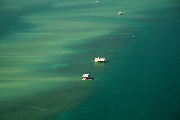 포토 JPG 해외이미지 바다 북아메리카 자연 풍경 사람없음 야외 가로 초록색 물 관광지 컬러풀 평화 미국 고요 새벽 대서양 마이애미 조감도 터키석 플로리다 해외202004 해외포토 자연요소 컬러 여행 컨셉 아메리카 보석 생태계 파일형식 이미지허브