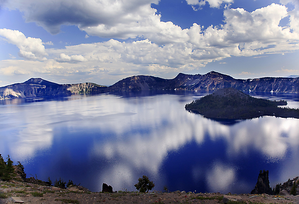 포토 JPG 해외이미지 나무 구름 공원 호수 섬 여행 자연 하늘 산 국립공원 풍경 사람없음 야외 물 파란색 반사 환경 미국 황무지 산등성이 분화구 상록수 원뿔 내추럴 울퉁불퉁 전국 지질학 해외202004 해외포토 자연요소 도형 식물 공공시설 교육 컬러 북아메리카 생태계 화산 파일형식 이미지허브