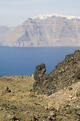포토 JPG 해외이미지 바다 섬 여행 자연 하늘 휴가 휴식 풍경 사람없음 야외 물 여름 파란색 관광지 태양 흰색 뜨거움 투명 지중해 그리스 화산 암초 타운 산토리니 이국적 해외202004 해외포토 자연요소 계절 유럽 컬러 컨셉 산 도시 생태계 파일형식 이미지허브