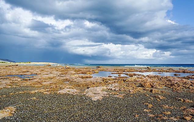 포토 JPG 해외이미지 구름 유럽 모래 파도 바다 섬 여행 겨울 자연 하늘 휴가 풍경 사람없음 물 파란색 반사 맑음 침묵 놀람 활발 만 지중해 그리스 장면 암초 동쪽 그리스인 내추럴 터키석 해외202004 해외포토 자연요소 서양인 계절 감정 나라 컬러 컨셉 날씨 표정 소리 보석 방향 생태계 파일형식 이미지허브