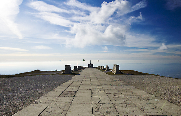 포토 JPG 해외이미지 문화 사람없음 이탈리아 죽음 깃발 사찰 역사 정상 묘사 전쟁 천연기념물 사당 해외202004 해외포토 유럽 종교건축 파일형식 이미지허브